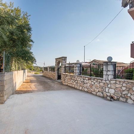 Sofia'S Apartments Razata Екстер'єр фото