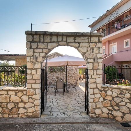 Sofia'S Apartments Razata Екстер'єр фото