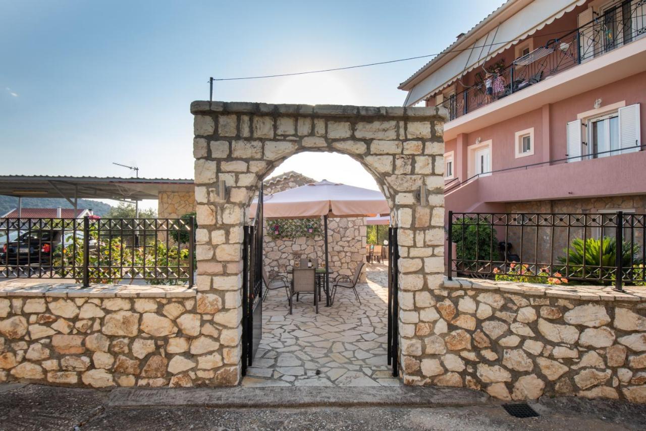Sofia'S Apartments Razata Екстер'єр фото