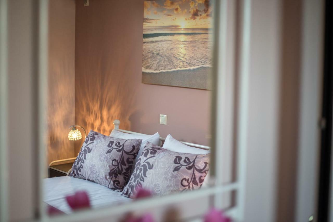 Sofia'S Apartments Razata Екстер'єр фото