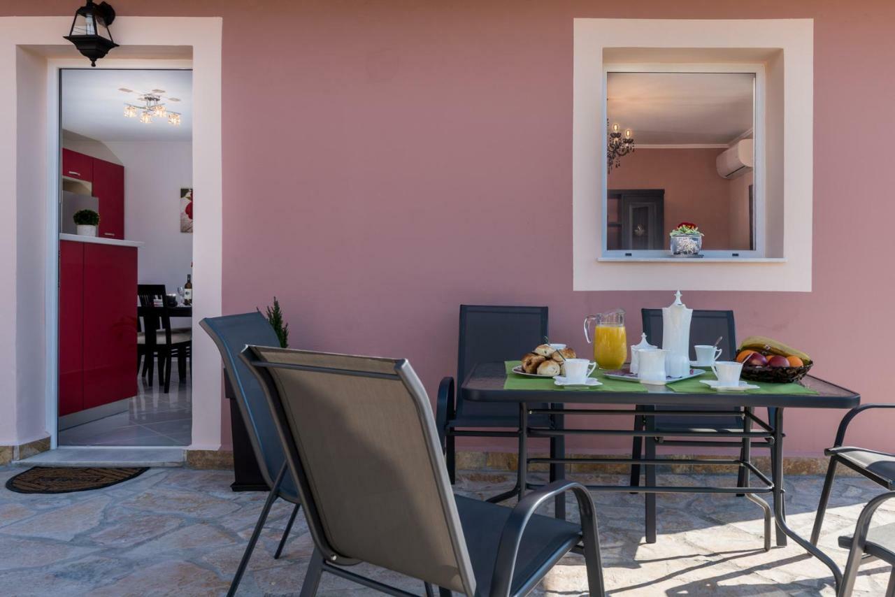 Sofia'S Apartments Razata Екстер'єр фото