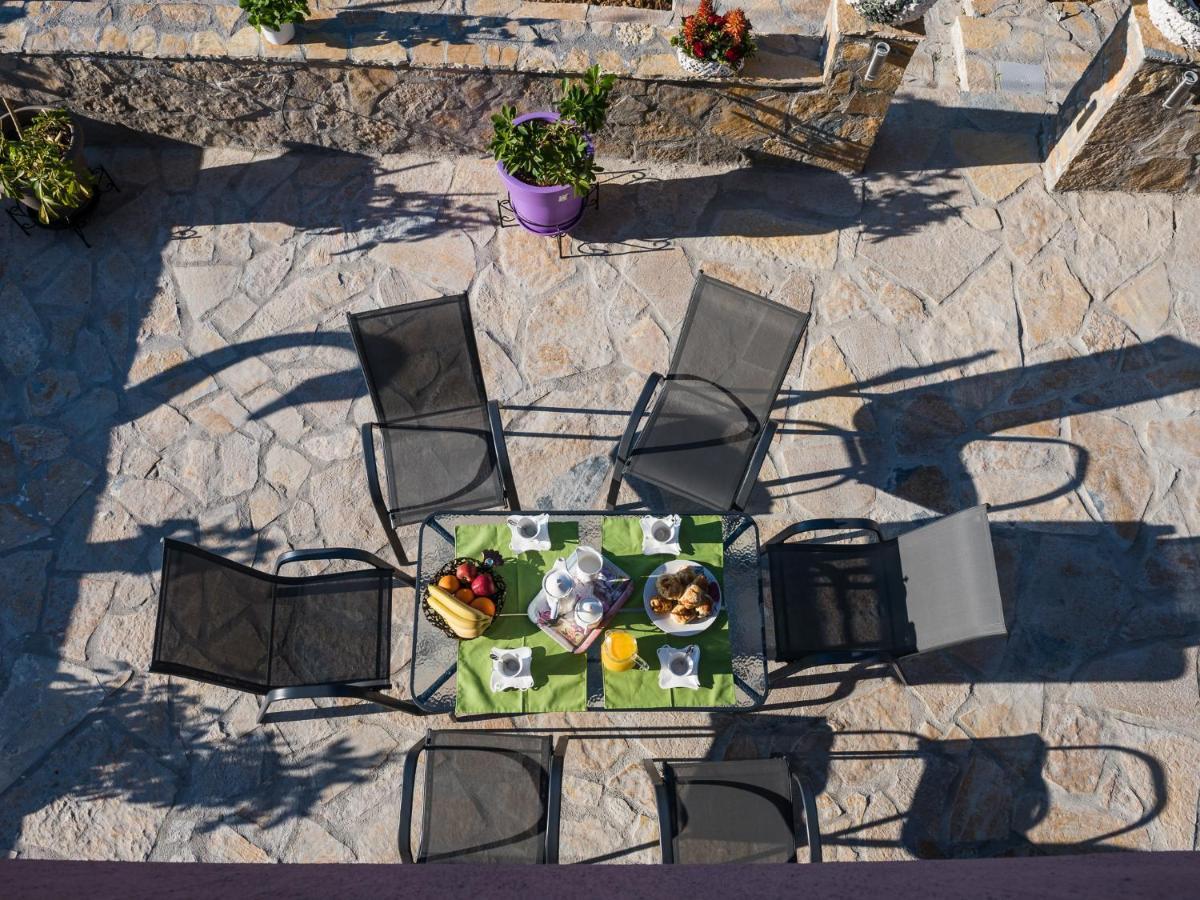 Sofia'S Apartments Razata Екстер'єр фото